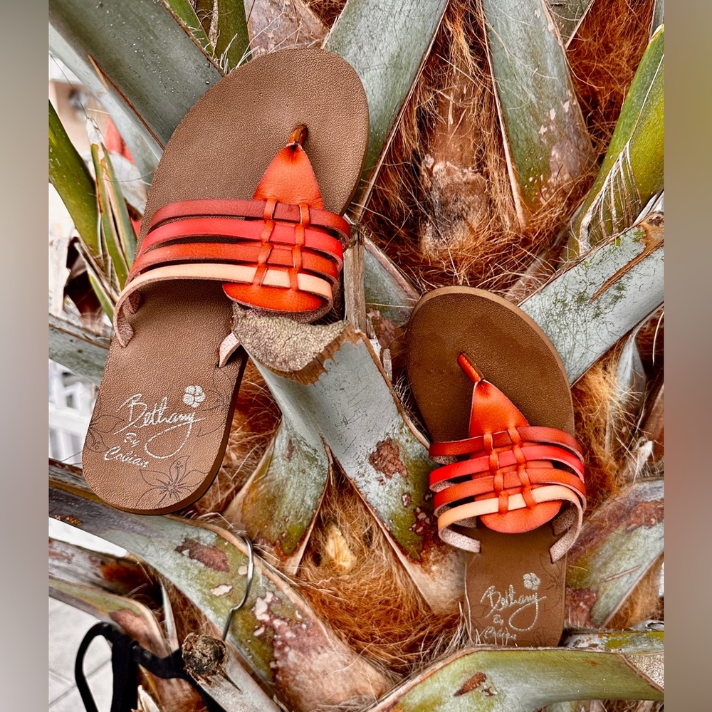 -Cobian Comfy Sandals (size 6)
